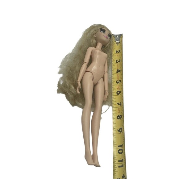 Disney Princess Rapunzel doll with Real Eyelashes - Picture 12 of 12